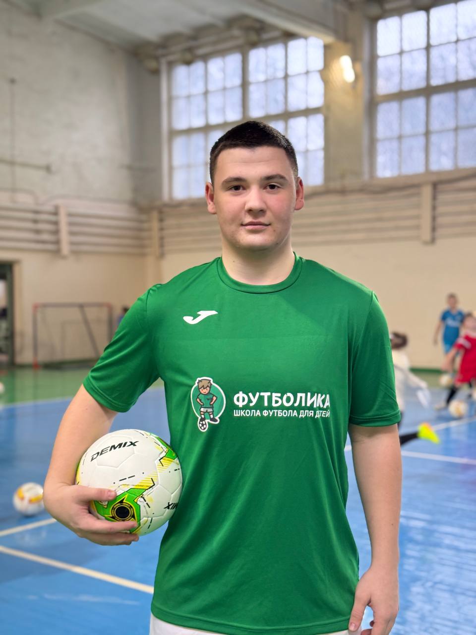 тренер футболики Даниил Чумаков