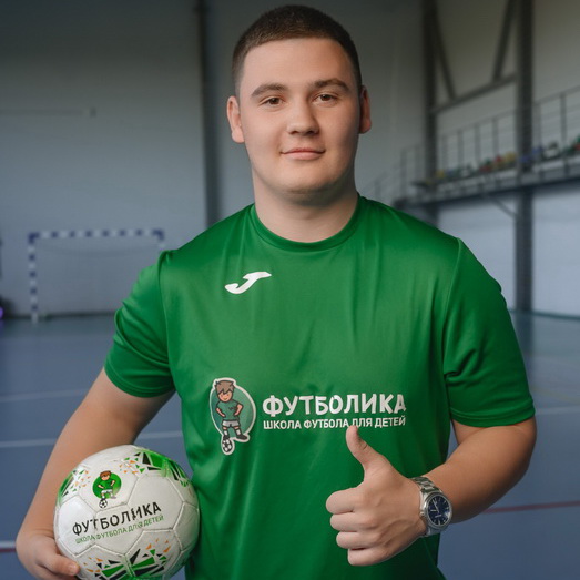 тренер футболики Даниил Чумаков